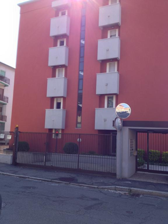 Appartamento Aleph With Private Parking, Next Train Station Комо Экстерьер фото